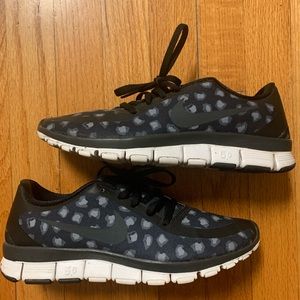 Nike women’s tennis shoes